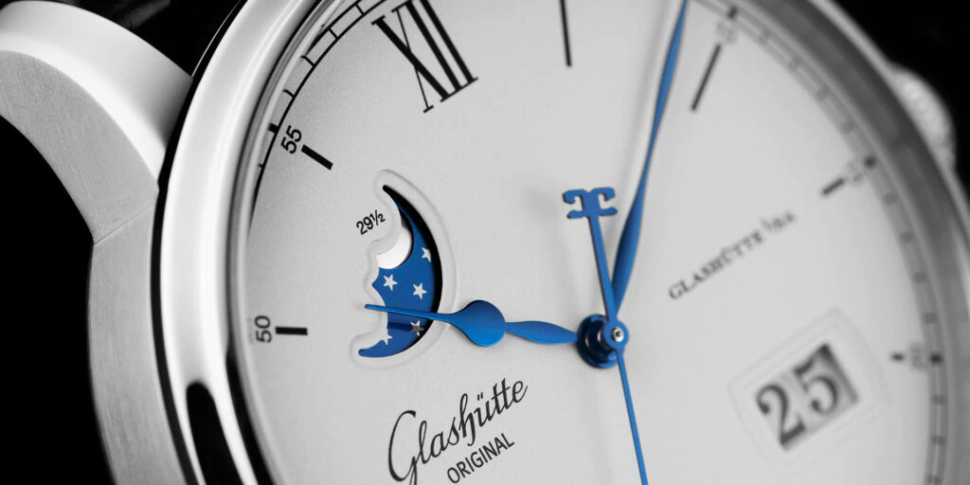 Senator Excellence Panorama Date Moon Phase